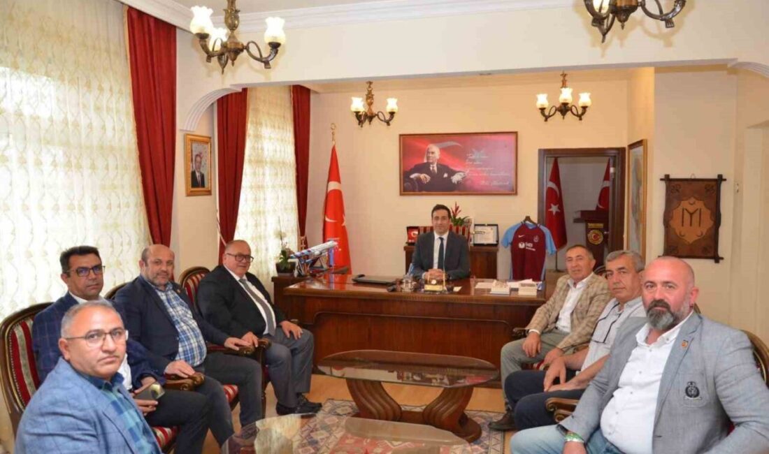 Bilecik Muhtarlar Derneği Başkanı Çınar’dan anlamlı buluşma Bilecik Muhtarlar Derneği Başkanı İlhami Çınar ve dernek üyesi muhtarları,