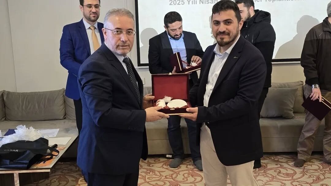 Din görevlilerine anlamlı ödül takdim edildi Bozüyük Müftüsü Muammer Ölmez tarafından, 2025 yılı Ramazan ayında Hatimle