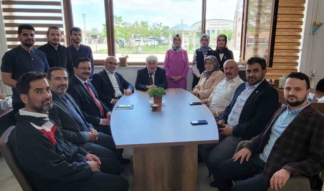 Diyanet yetkililerinden Afyonkarahisar Diyanet Gençlik Merkezi’ne ziyaret Diyanet İşleri Başkanlığı Diyanet İşleri Uzmanları Hacı Bayram Gür ve