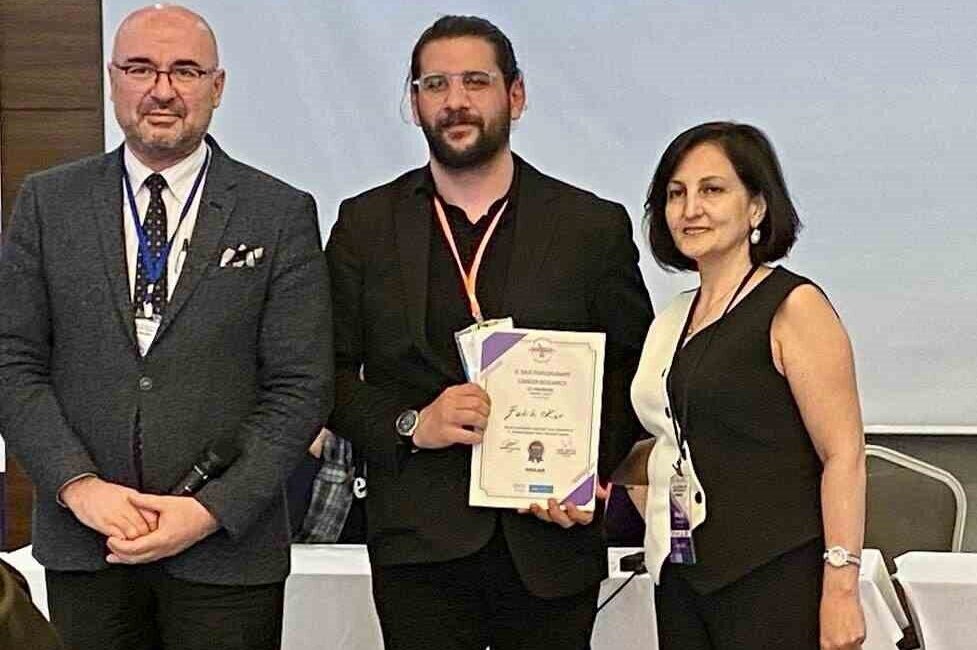 Doç. Dr. Fatih Kar’a “Genç Kanser Araştırmacı Ödülü” Kütahya Sağlık Bilimleri Üniversitesi (KSBÜ) Öğretim Üyesi Doç. Dr. Fatih