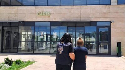 Afyonkarahisar’da dolandırıcılık suçundan 4 yıl hapis cezasıyla aranan şahıs polis