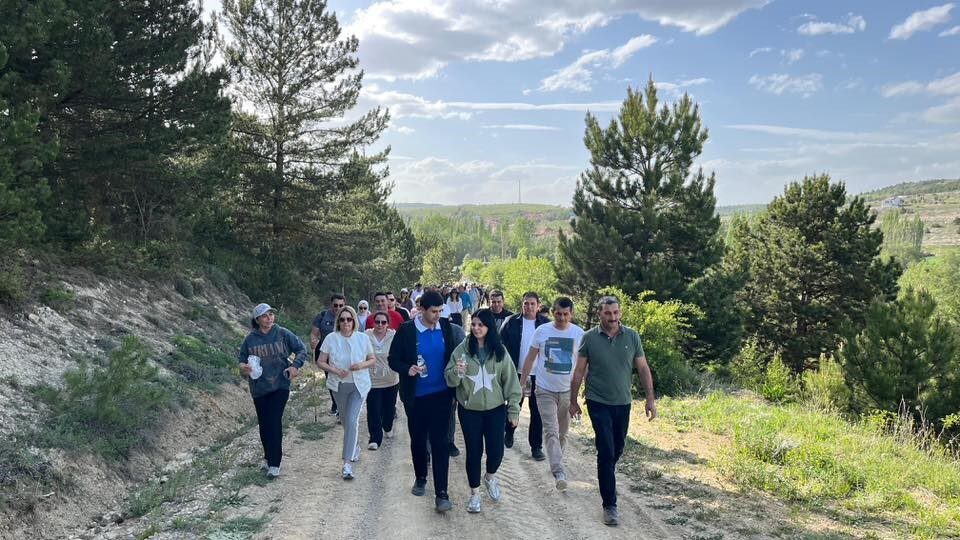 Dumlupınar’da “Adım Adım Sağlık” yürüyüşü Kütahya’nın Dumlupınar ilçesinde Toplum Sağlığı Merkezi tarafından bağımlılıkla mücadele çerçevesinde