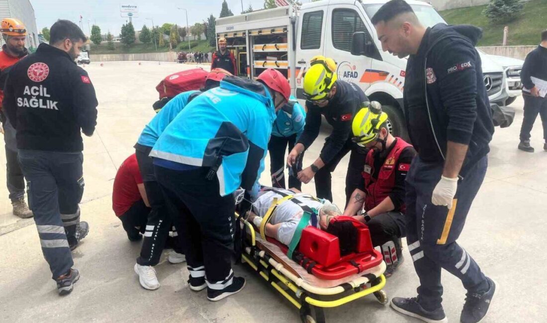 Endüstriyel kaza tatbikatı gerçeği aratmadı Eskişehir’de bir fabrikada ’Endüstriyel Kaza ve KBRN’ tatbikatı gerçekleştirildi. Türkiye