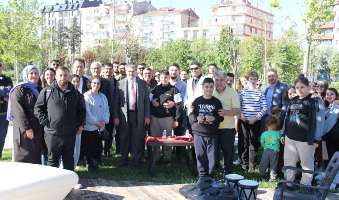 Eskişehir Millet Bahçesi’nde ‘Okul hayatından, hayat okuluna’ farkındalık dersi Eskişehir’de Millet Bahçesi’nde ‘Okul hayatından, hayat okuluna’ farkındalık dersi yapıldı.