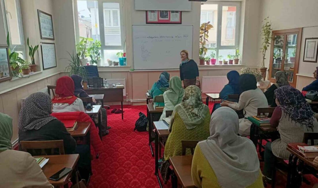 Eskişehir’de ‘Değerlerin Edinilmesinde Ailenin Rolü’ eğitimi verildi Eskişehir Aile ve Sosyal Hizmetler İl Müdürlüğü tarafından, ‘Değerlerin Edinilmesinde