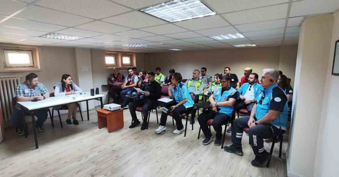 Eskişehir’de ’Hastane Afet Planı’ kapsamında afet tatbikatı gerçekleştirildi Eskişehir Mihalıççık ve Günyüzü’de ’Hastane Afet Planı” kapsamında düzenlenen afet