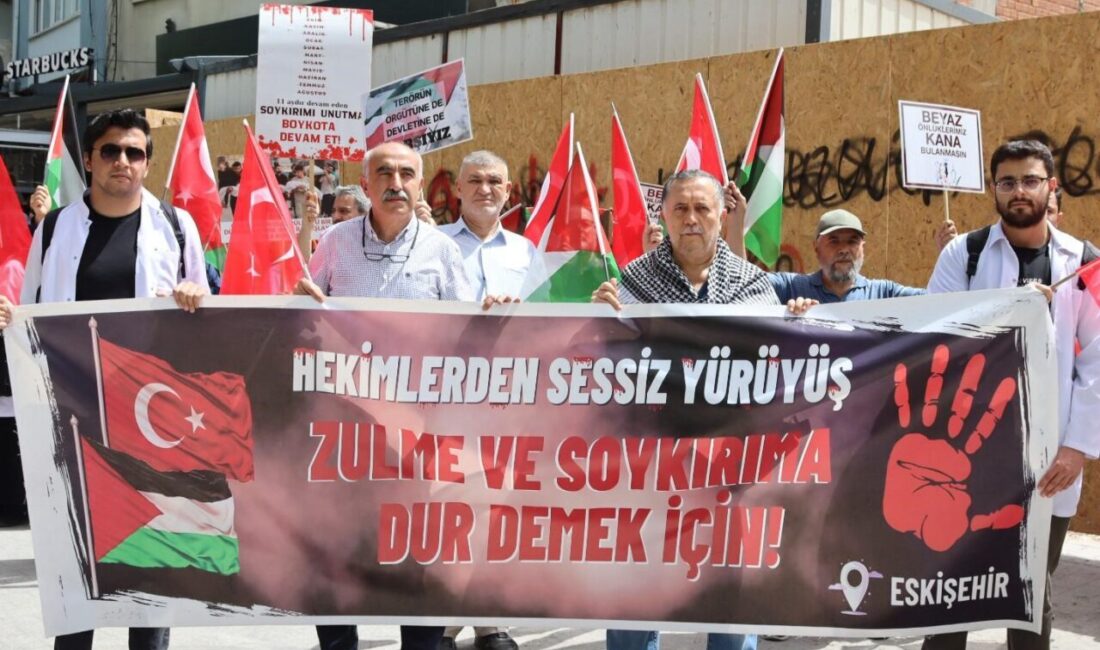 Eskişehir’de Tıp Fakültesi öğrencileri Filistin için yürüdü Eskişehir’de Tıp Fakültesi öğrencileri ile vatandaşlar, Filistin’de gerçekleşen savaşa ve