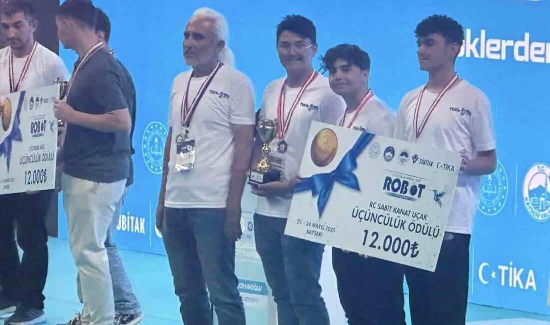 Eskişehirli öğrencilerden Uluslararası Robot Yarışması’nda büyük başarı Kayseri’de düzenlenen 17. Uluslararası MEB Robot Yarışması’nda Eskişehirli öğrenciler önemli