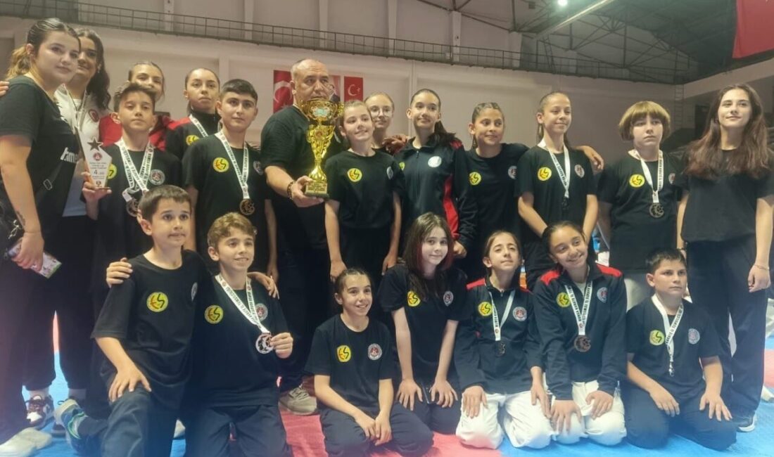 Eskişehirli sporcular ’İller Arası Karate Ligi’nde derece elde etti Eskişehir’den ’İller Arası Karate Ligi Final Etabı’na katılım sağlayan sporcular
