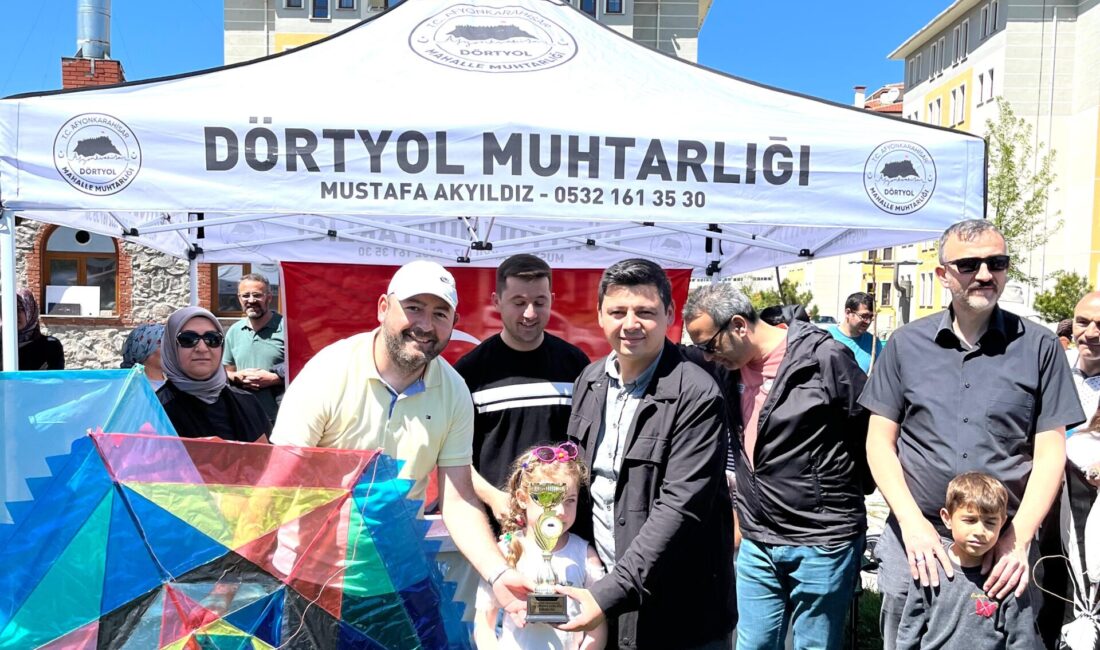 Afyonkarahisar Dörtyol Mahallesi’nde düzenlenen Uçurtma Şenliği, mahalle sakinlerinin yoğun katılımıyla