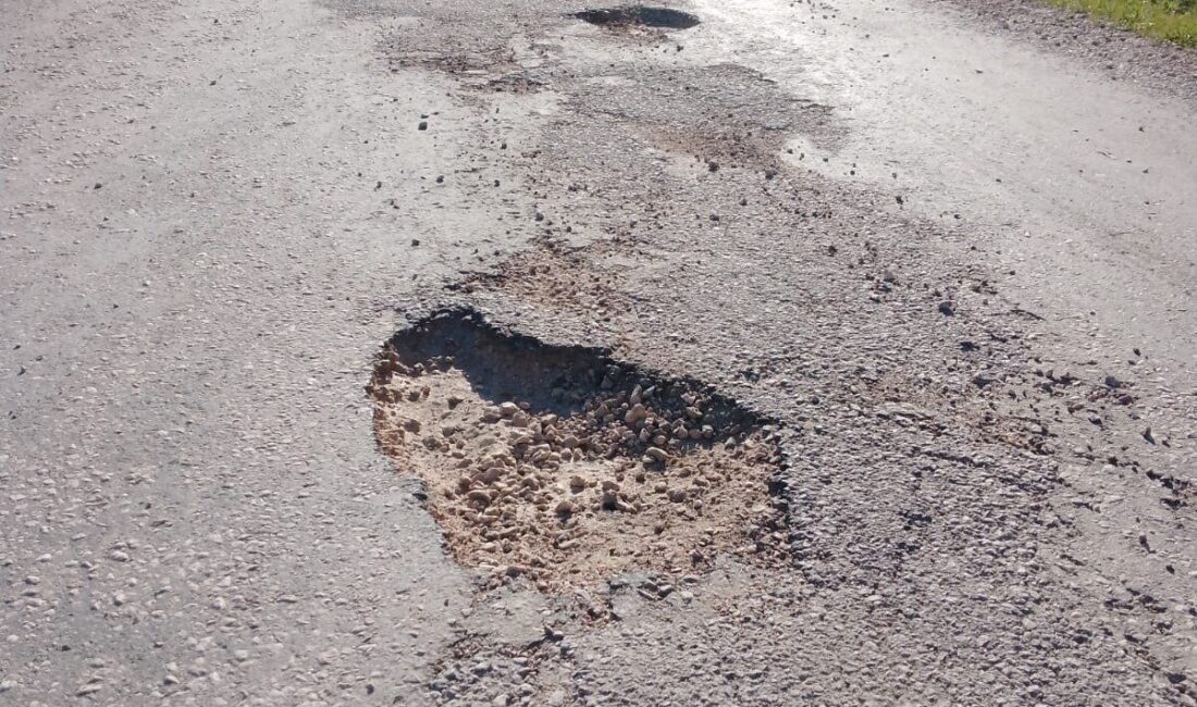 Gediz Dereköy yolu sürücülere çile oldu Kütahya’nın Gediz ilçesine bağlı Dereköy (Hacıaliler) yolu, üzerindeki çok sayıda
