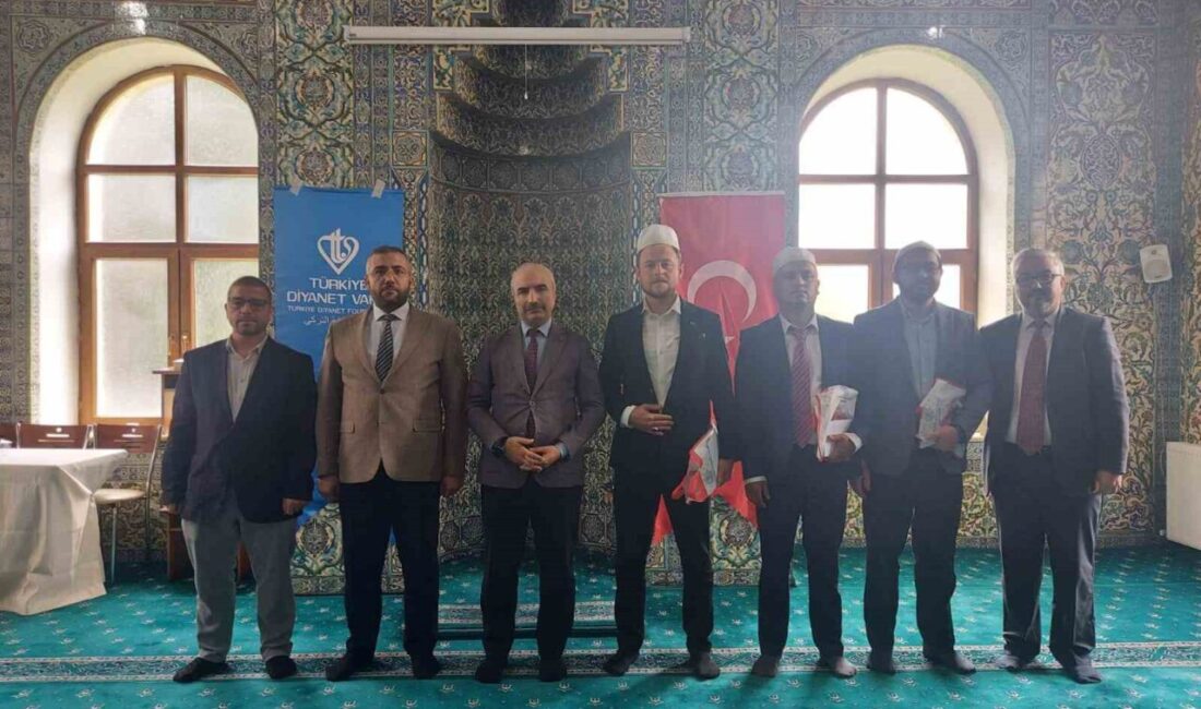 Gediz’de din görevlileri “Ezanı Güzel Okuma” yarışmasında bir araya geldi Kütahya’nın Gediz ilçesinde, 2025 yılı Camiler ve Din Görevlileri Haftası