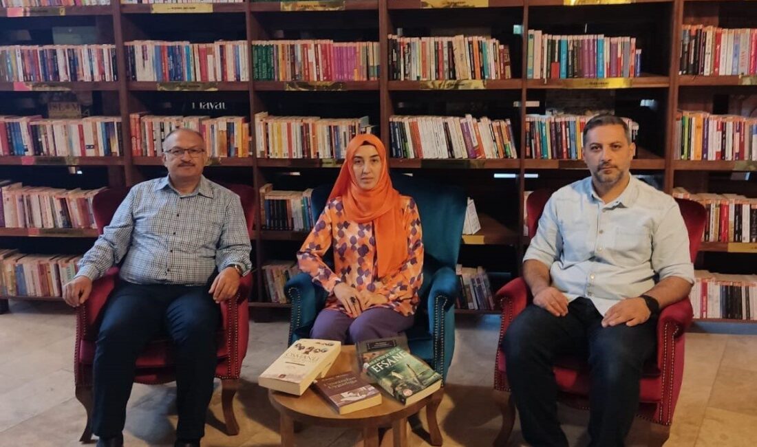 Gediz’de kitapseverler “Kürsü Okuma Kulübü”nde buluşuyor Kütahya’nın Gediz ilçesinde, okuma alışkanlığını yaygınlaştırmak ve ortak bir düşünce