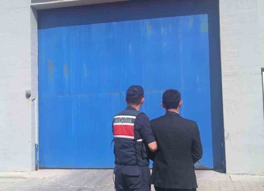 Hapis cezasıyla aranan şahsı jandarma yakaladı Afyonkarahisar’da 4 yıl 2 ay hapis cezasıyla aranan şahıs jandarmanın