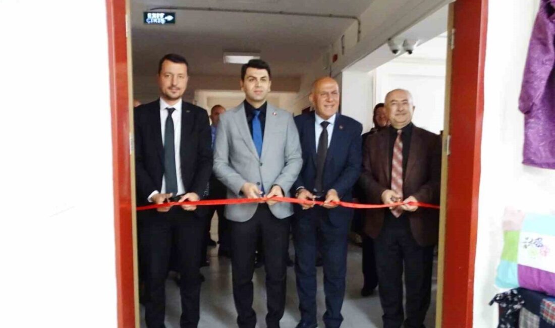 Hisarcık HEM’den karma yıl sonu sergisi açıldı Hisarcık Şehit Ahmet Yavuz Halk Eğitimi Merkezi’nin (HEM) yıl sonu