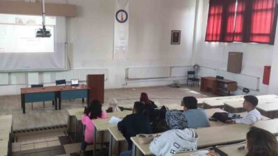 Hisarcık Meslek Yüksekokulunda sektörle iş birliği çerçevesinde “CV Hazırlama ve