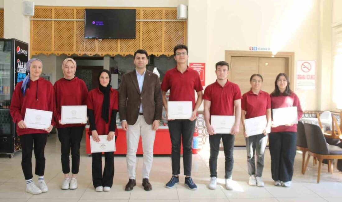 Hisarcık’ta başarılı öğrenciler ödüllendirildi Kütahya’nın Hisarcık ilçesinde çeşitli yarışmalarda başarı elde eden öğrenciler için