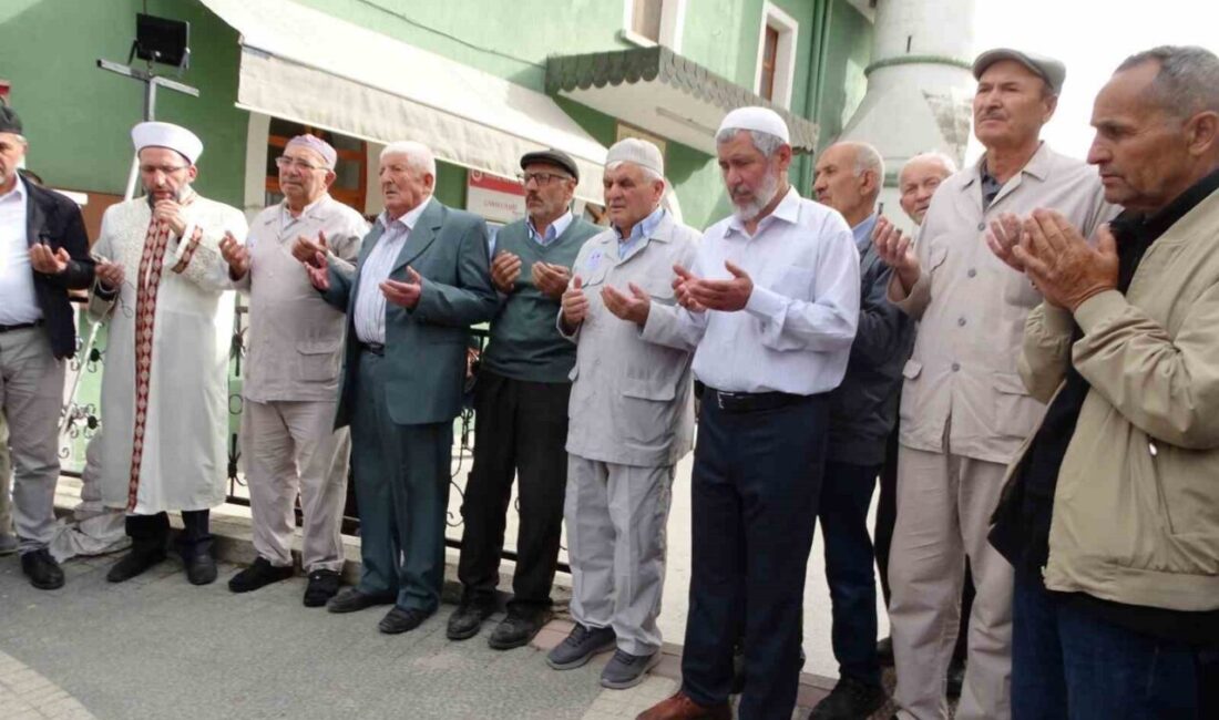 Hisarcık’tan 19 hacı adayı kutsal topraklara uğurlandı Kütahya’nın Hisarcık ilçesinde 19 hacı adayı dualarla kutsal topraklara uğurlandı.