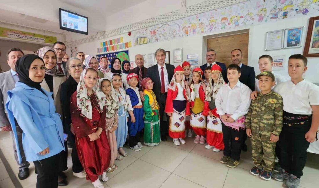 İl Milli Eğitim Müdürü Yılmaz: “Bu dünyada anne, babanızın ve öğretmenlerinizin duaları sizi başarıya götürür” Kütahya İl Milli Eğitim Müdürü Mustafa Yılmaz, Hisarcık ilçesi Atatürk