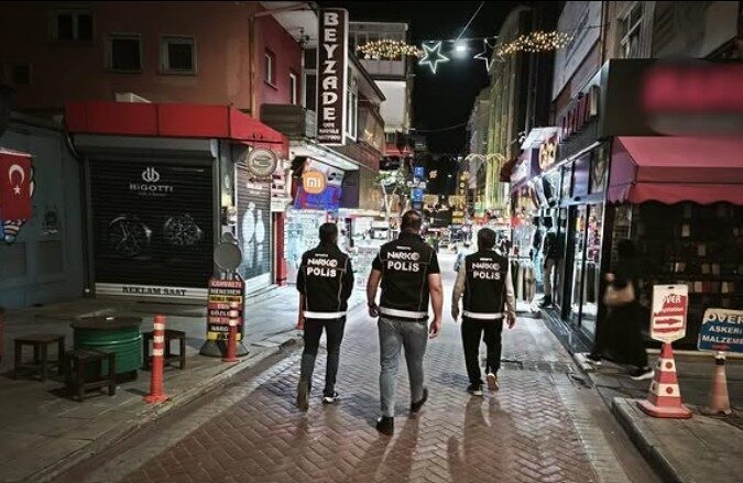 Isparta’da 24 saatlik denetimde 6 aranan şahıs yakalandı Isparta’da polis ekipleri tarafından son 24 saatte yapılan denetimlerde binlerce