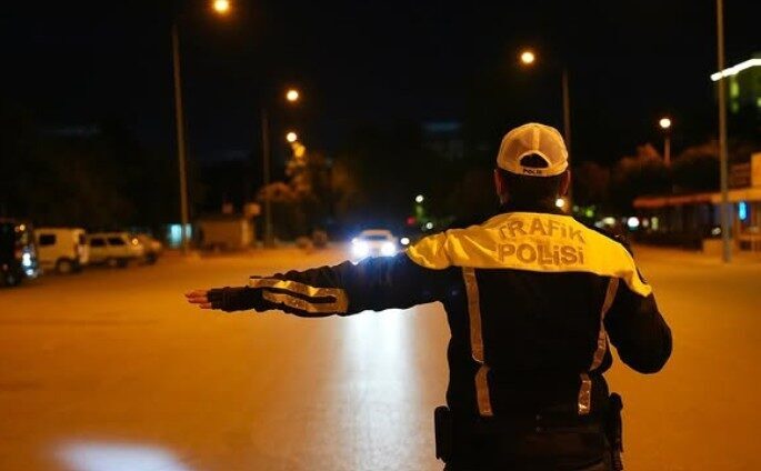 Isparta’da 24 saatte 4 kişi gözaltına alındı, 26 araç trafikten men edildi Isparta İl Emniyet Müdürlüğü’nce son 24 saatte yapılan denetimlerde 6