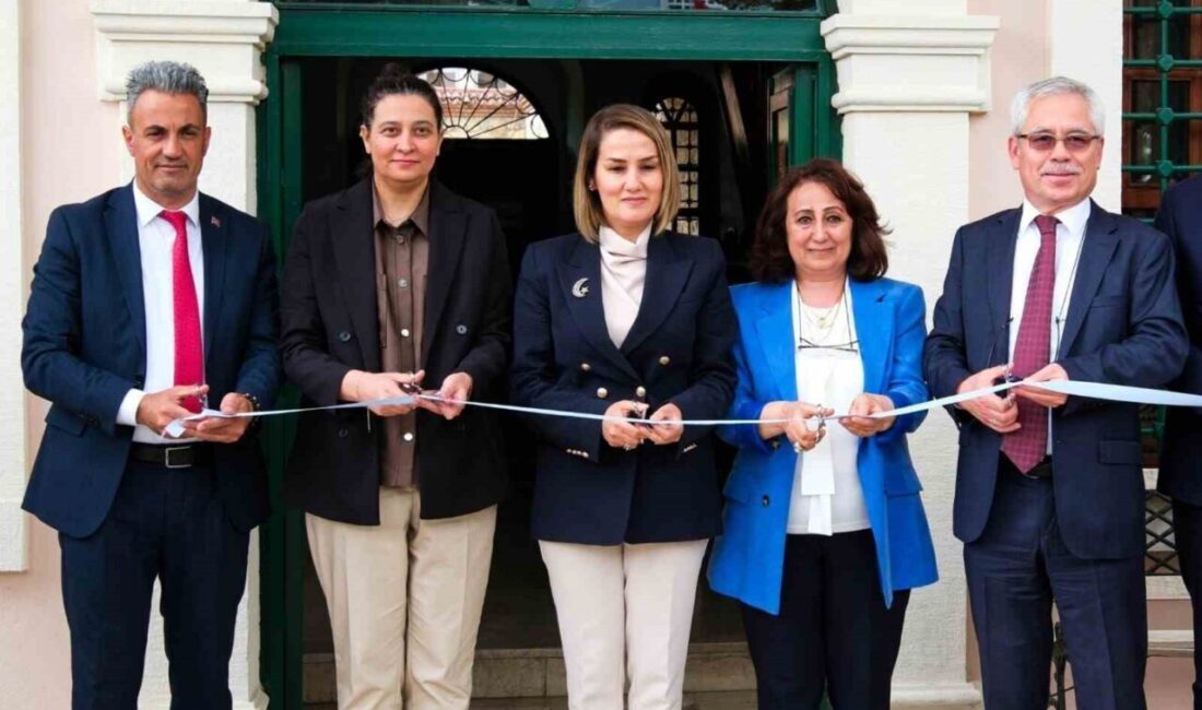 ‘İz Bırakanlar’ sergisi sanatseverle buluştu Bilecik Valiliği himayelerinde, Bilecik’in fethinin yıl dönümü dolayısıyla düzenlenen ‘İz