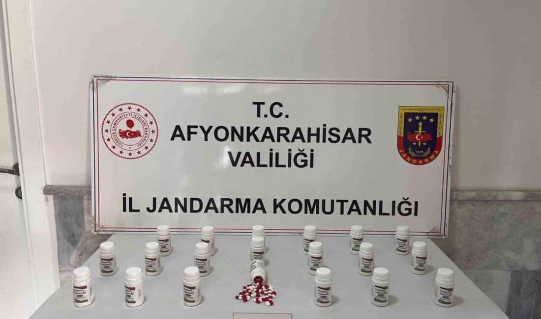 Jandarma iş yerine yaptığı baskında bin 200 adet uyuşturucu hap ele geçirdi Afyonkarahisar’da jandarma tarafından bir iş yerine yapılan baskında bin 200