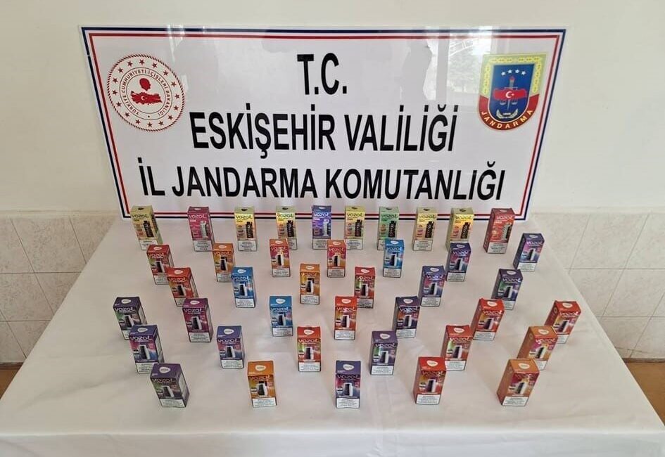 Jandarmadan elektronik sigara operasyonu Eskişehir’de jandarma ekipleri tarafından başlatılan operasyonda şüpheli şahsın aracında 41