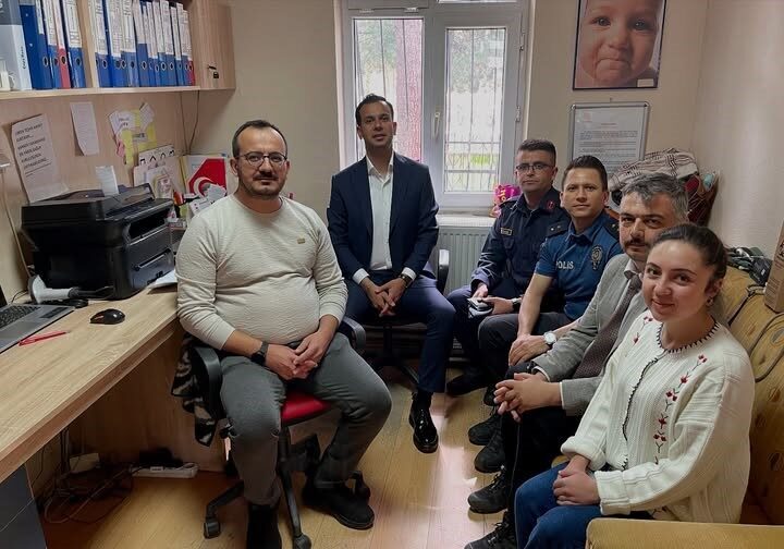 Kaymakam Aslan’dan Taşoluk Aile Sağlığı Merkezi’ne ziyaret Afyonkarahisar Sinanpaşa Kaymakamı Emrah Aslan, Taşoluk Aile Sağlığı Merkezi’ni ziyaret