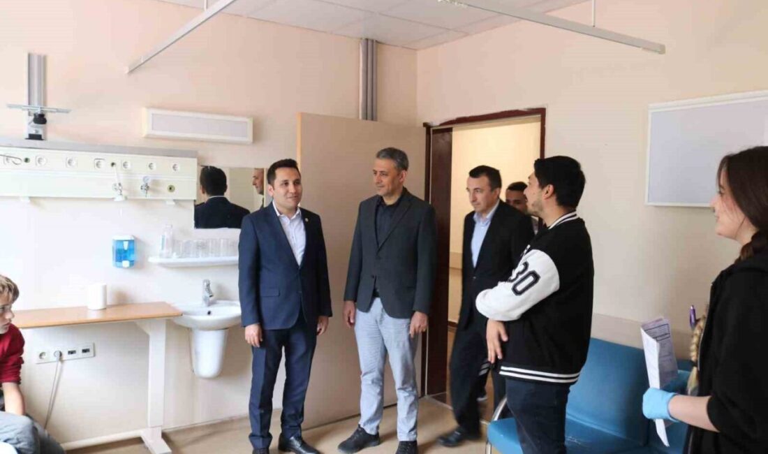Kaymakam Bildirici’den eğitim ve sağlık kurumlarına ziyaret İhsaniye Kaymakamı İsmail Bildirici, İhsaniye Milli Eğitim Müdürü Arif Kavas