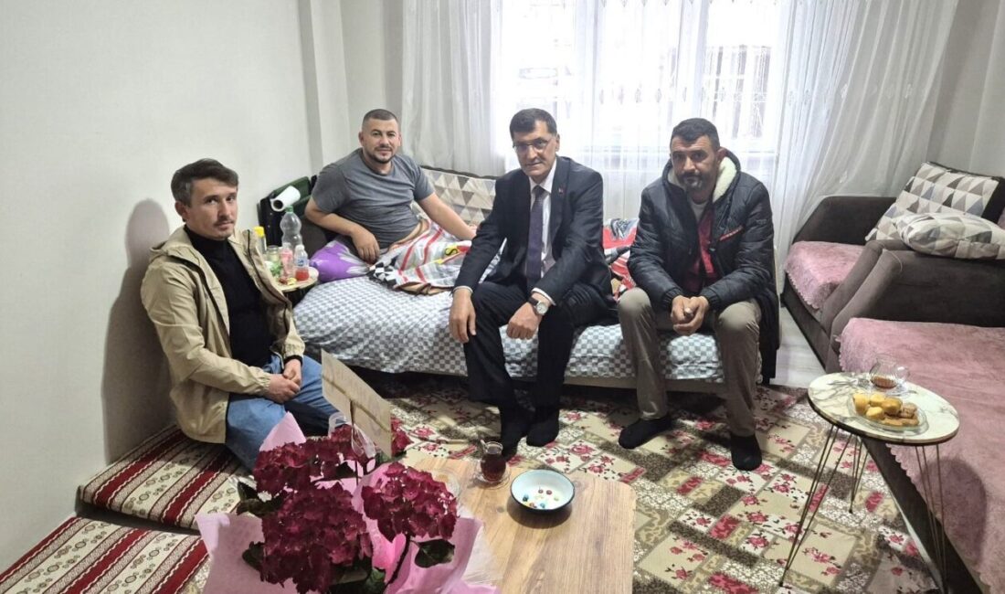 Kütahya Belediye Başkanı Eyüp Kahveci’den personeline geçmiş olsun ziyareti Kütahya Belediye Başkanı Eyüp Kahveci, Park ve Bahçeler Müdürlüğü personeli