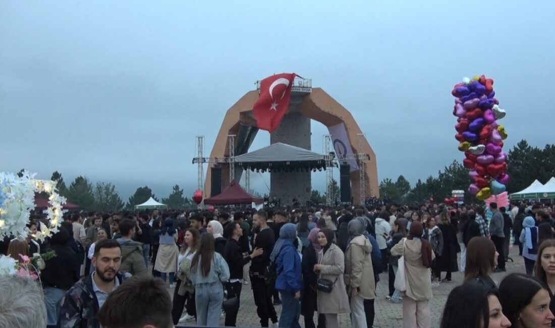 Kütahya Dumlupınar Üniversitesi DPÜ Fest 2025 coşkuyla başladı Kütahya Dumlupınar Üniversitesi (DPÜ) geleneksel bahar şenlikleri DPÜ Fest 2025,