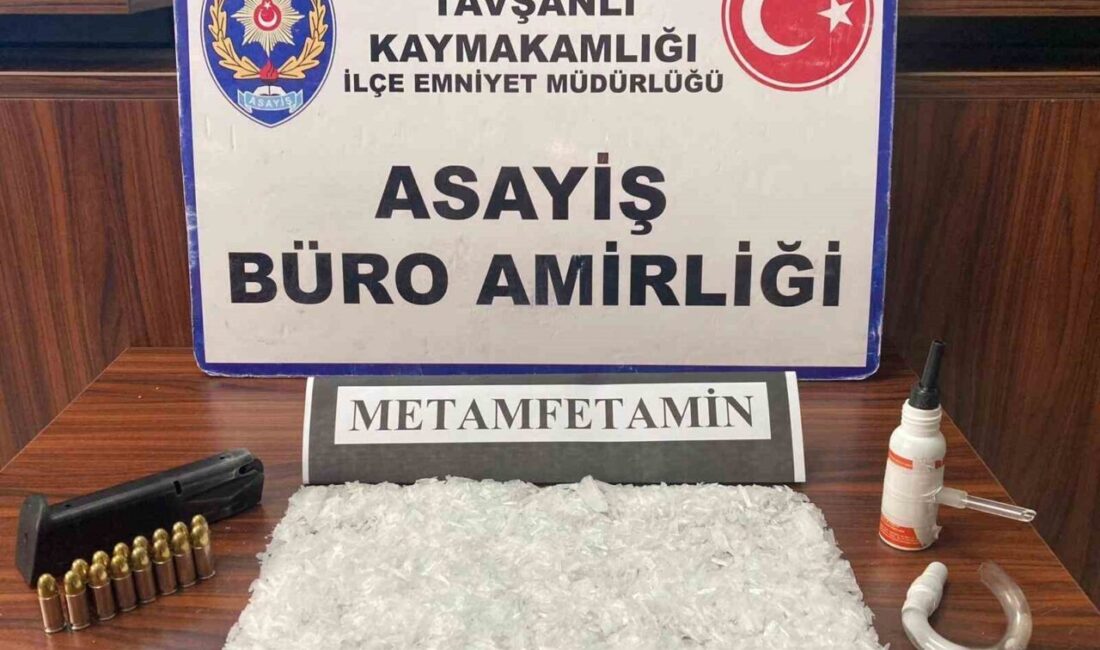 Kütahya polisi uyuşturucu sevkiyatına “Dur” dedi: 2 gözaltı Tavşanlı ilçesi güzergahını kullanarak İstanbul’dan Uşak’a uyuşturucu madde sevkiyatı yapacakları