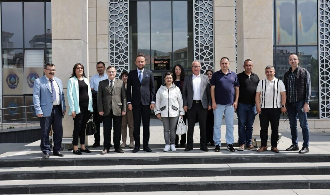 Kütahya ve Odunpazarı belediyeleri arasında ’Tarım Dostu İş Birliği’ görüşmesi Kütahya Belediyesi, çevre ve tarım dostu uygulamaları güçlendirmek amacıyla önemli