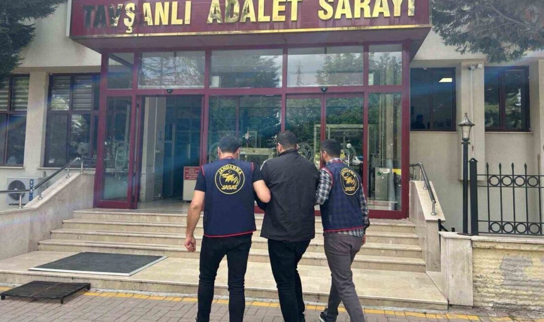 Kütahya’da 19 yıl kesinleşmiş hapis cezası bulunan şahıs yakalandı Kütahya’nın Tavşanlı ilçesinde jandarmanın yaptığı operasyonda ’Yağma’ suçundan hakkında 19