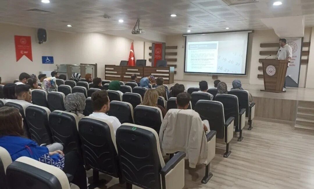 Kütahya’da evlilik öncesi eğitim programları Kütahya Aile ve Sosyal Hizmetler İl Müdürlüğü tarafından genç çiftlere