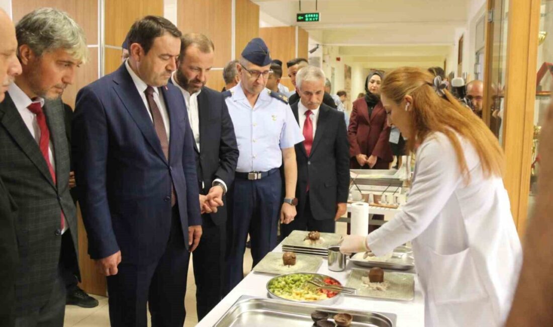 Kütahya’da Hayat Boyu Öğrenme Haftası coşkusu başladı Hayat Boyu Öğrenme Haftası kapsamında düzenlenen açılış programı, Kütahya Halk