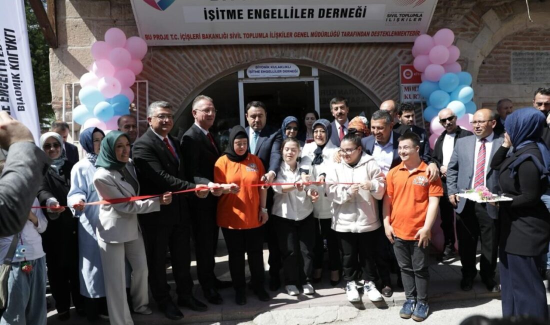 Kütahya’da ’İşaret Dili Atölyesi ve Girişimci Çocuklar Atölyesi’ açıldı Kütahya’da ’Aile Yılı’ kapsamında İşaret Dili Atölyesi ve Girişimci Çocuklar