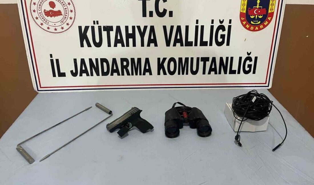 Kütahya’da jandarmadan kaçak kazı operasyonu: 2 şüpheli gözaltına alındı Kütahya’nın Gediz ilçesinde jandarmanın izinsiz kazı yapan şahıslara yönelik gerçekleştirdiği