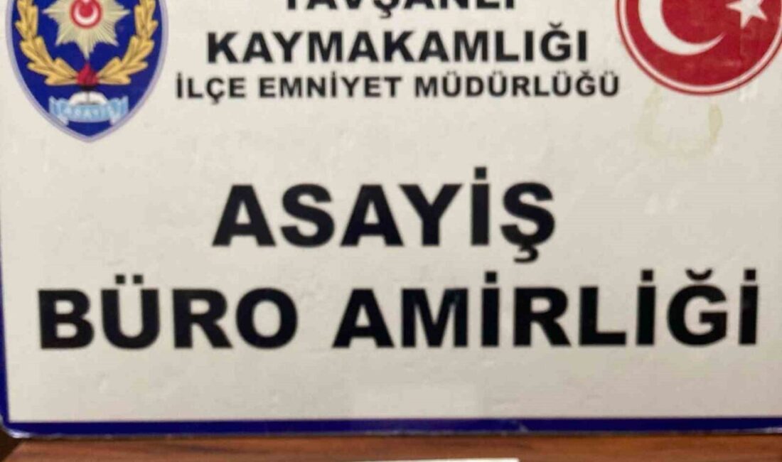 Kütahya’da kitap arasına uyuşturucu koyarak satan şüpheli tutuklandı Kütahya’da mobil alışveriş uygulaması üzerinden sattığı kitapların arasına uyuşturucu maddesi