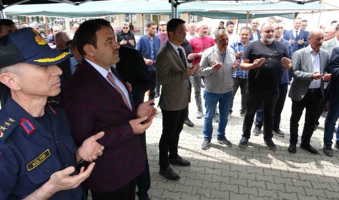 Kütahya’da Kurban Pazarı törenle açıldı Kütahya Belediyesi’ne ait Parmakören Mahallesi Tavşanlı Yolu’nda Kurban Pazarı, düzenlenen