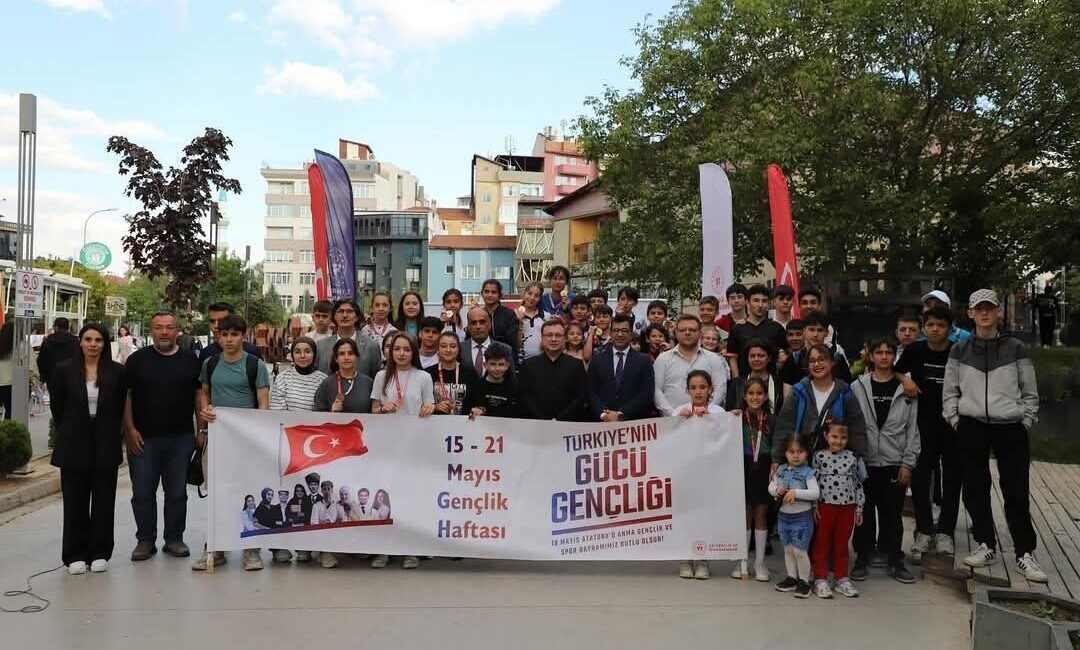 Kütahya’da oryantiring yarışları şehir merkezinde gerçekleşti Kütahya Gençlik ve Spor İl Müdürlüğü’nün 15-21 Mayıs Gençlik Haftası