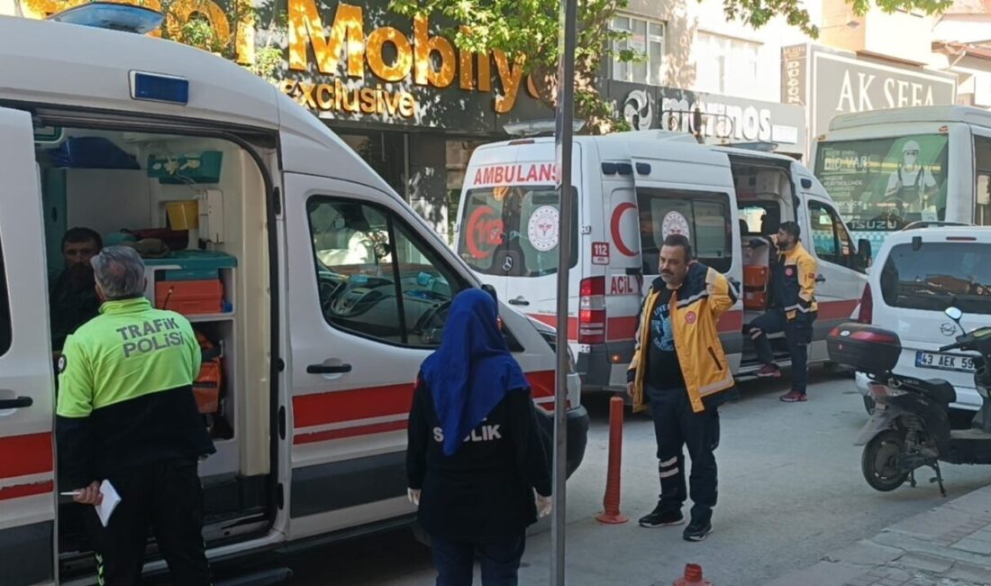 Kütahya’da özel halk otobüsü ile elektrikli bisiklet çarpıştı: 3 yaralı Kütahya’da özel halk otobüsü ile elektrikli bisikletin çarpışması sonucu meydana