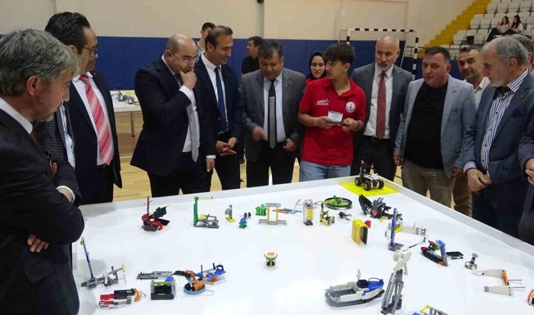 Kütahya’da robotlar yarıştı Kütahya’nın Tavşanlı ilçesi, geleceğin mühendislerine ev sahipliği yaparak teknoloji ve