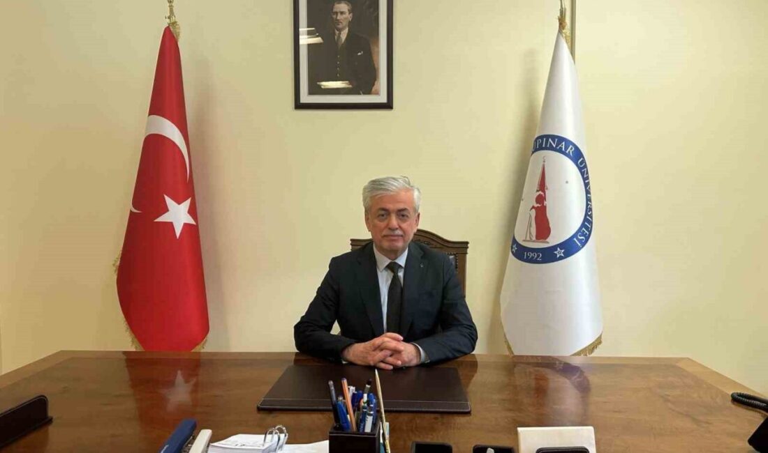 Kütahya’da Şair Şeyhi Sempozyumu Kütahya Dumlupınar Üniversitesi (DPÜ) İlahiyat Fakültesi Dekanı Prof. Dr. İsmail