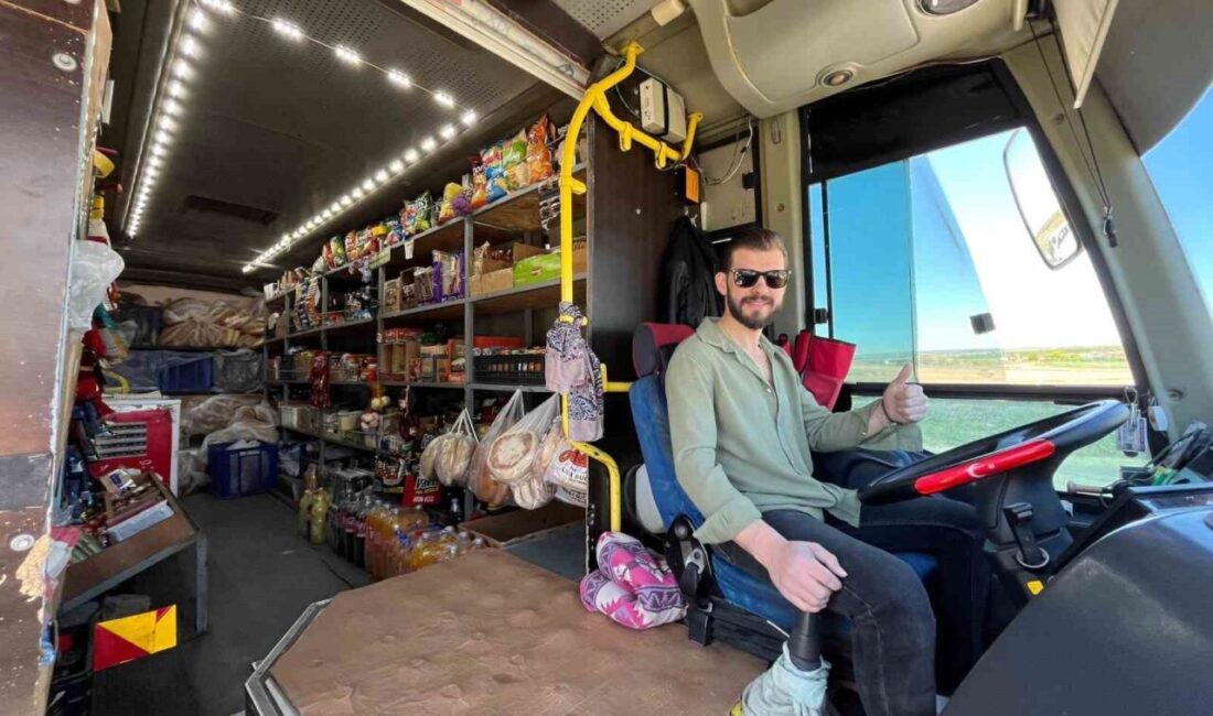 Eskişehir’de yaşayan esnaf Semih Gör, içini ürünlerle doldurduğu otobüs ile