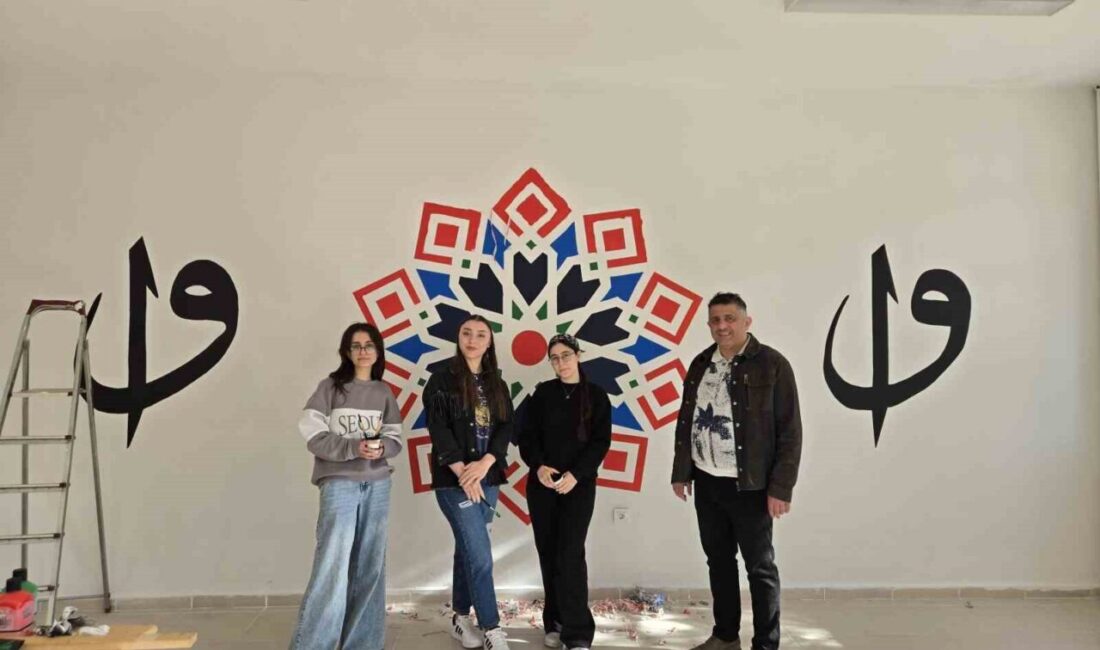 Öğrencilerden duvarlara anlamlı dokunuş Kütahya Dumlupınar Üniversitesi Gediz Meslek Yüksekokulu Grafik Tasarımı Programı öğrencileri,