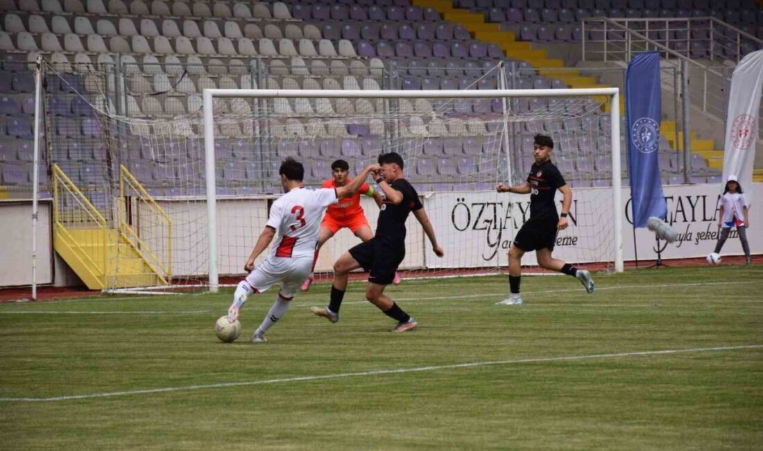 Okul Sporları Futbol Genç Erkekler Türkiye Şampiyonası sona erdi 19 Mayıs Gençlik Haftası etkinlikleri çerçevesinde Okul Sporları Futbol Genç
