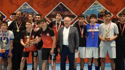 Afyonkarahisar’da Okul Sporları 2. Küme Erkek Futsal müsabakaları, oynanan final