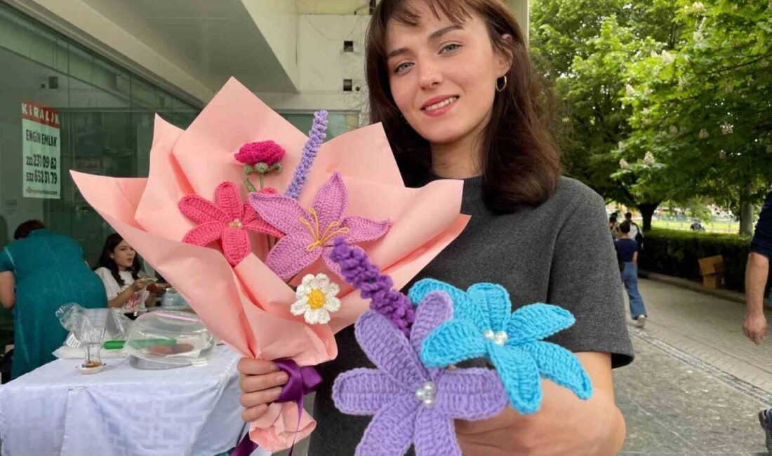 Eskişehir’de örgü ve çiçek tutkusunu bir araya getirerek örgüden buketler